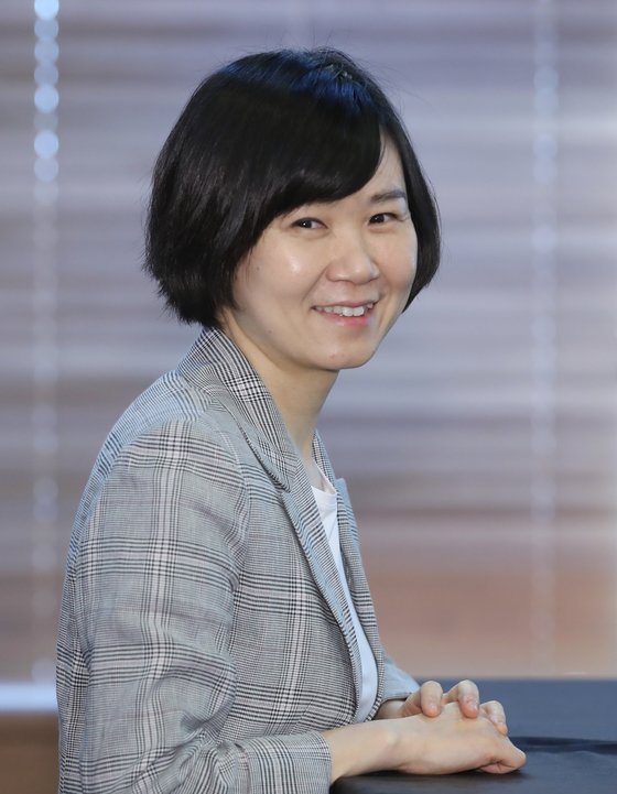 28일 서울 프레스센터에서 기자간담회를 연 '사하맨션'의 조남주 작가. [사진 뉴시스]