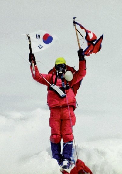 1977년 에베레스트 정상에 선 산악인 고상돈. [사진 고상돈 기념사업회 제공]