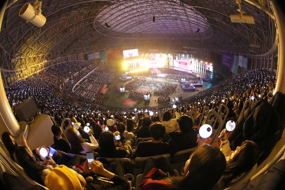 고척 스카이돔에서 진행되는 한 공연 모습.[중앙포토]