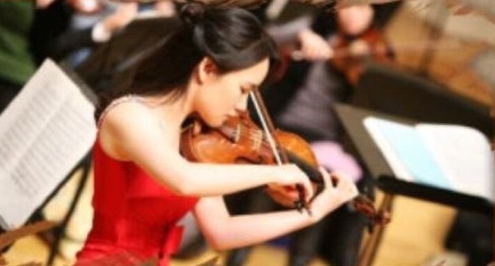 서울대 경영대 때 연주 모습[김신해 제공]