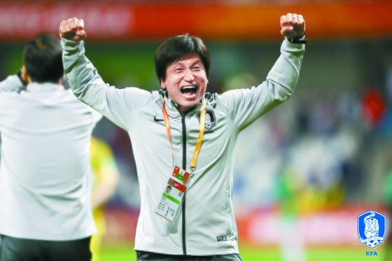 다양한 전략으로 4강행을 이끈 정정용 감독. [사진 대한축구협회]