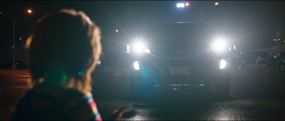 TV, 자율주행자동차 등 일상생활에 깊숙이 파고든 캐슬란사의 스마트기기들. 이 편리한 원스톱 시스템은 처키의 손아귀에서 무시무시한 살인무기로 돌변한다. [사진 이수C&E]