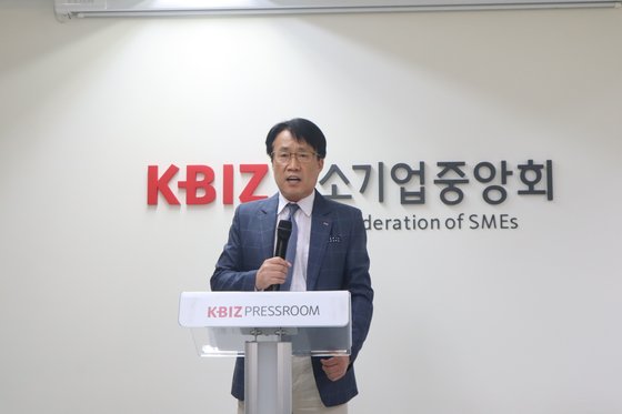 시계협동조합은 25일서울 여의도 중소기업중앙회에서 기자회견을 열어 "쿠팡의 짝퉁 판매로 건전한 소비시장이 심각하게 훼손돼 정직하게 제품 만들고, 제값 주고 수입한 기업들이 죽어 나가고 있다"고 비판했다. [사진 한국시계산업협동조합]