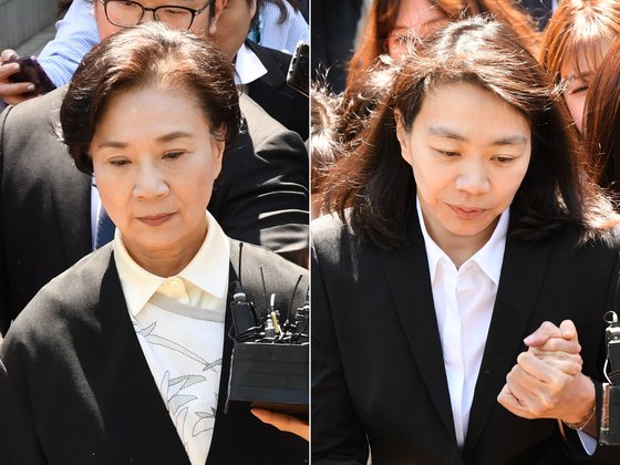 필리핀 가사도우미를 불법 고용한 혐의를 받는 고 조양호 한진그룹 회장의 부인 이명희 전 일우재단 이사장(왼쪽)과 딸 조현아 전 대한항공 부사장이 지난 5월 2일 중앙지방법원에서 재판을 받은 뒤 법원을 나서고 있다. 두 모녀는 2013년부터 지난해 초까지 필리핀 여성 11명을 대한항공 직원인 것 처럼 허위로 초청해 가사도우미 일을 시킨 혐의로 기소됐다. [뉴스1]