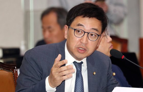윤석열 검찰총장 후보자의 청문위원인 국회 법제사법위원회 소속 금태섭 더불어민주당 의원의 모습.[뉴스1]