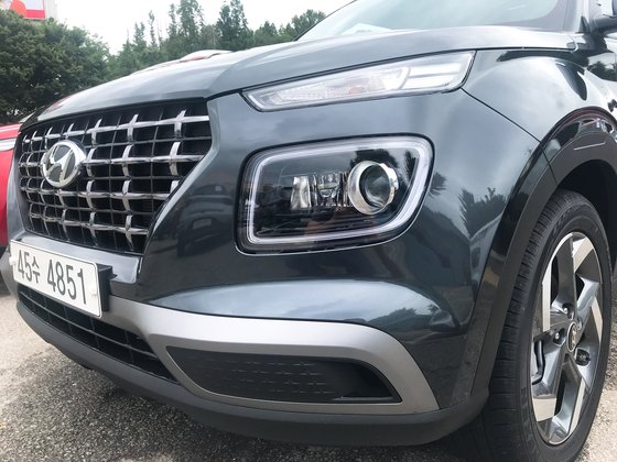 디자인 차별화 포인트에 성공한 베뉴 전측면. 용인 = 문희철 기자.