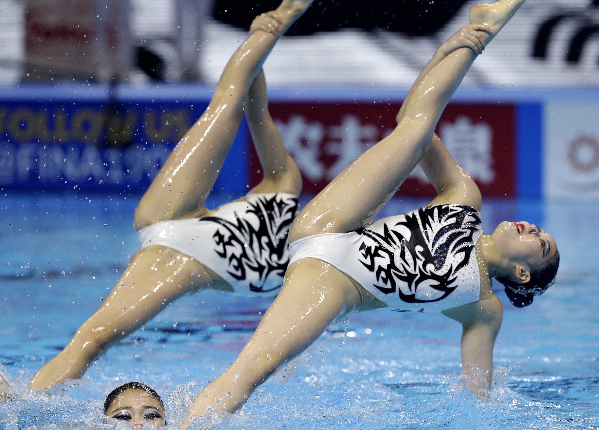 한국 대표팀이 테크니컬 루틴 종목에서 연기하고 있다. [AP=연합뉴스]