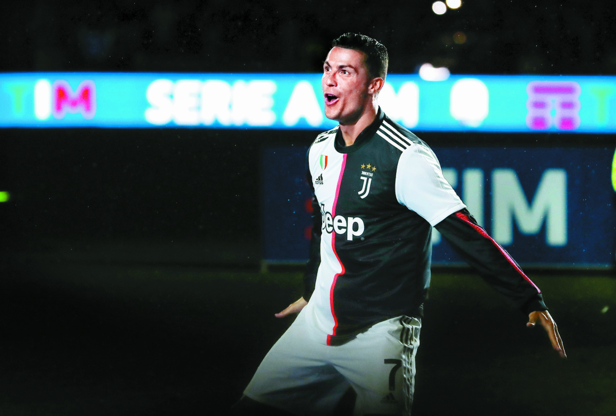 만약 호날두가 26일 서울월드컵경기장에서 열리는 팀 K리그-유벤투스전에서 골을 넣는다면, 공중에서 180도 돌아 두 팔을 쭉 뻗는 ‘호우 세리머니’를 볼 수도 있다. [AP=연합뉴스]