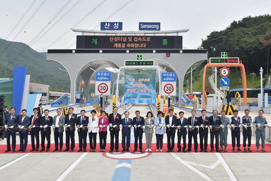 지난해 9월 열린 산성터널 및 접속도로 개통식. [사진 부산시]