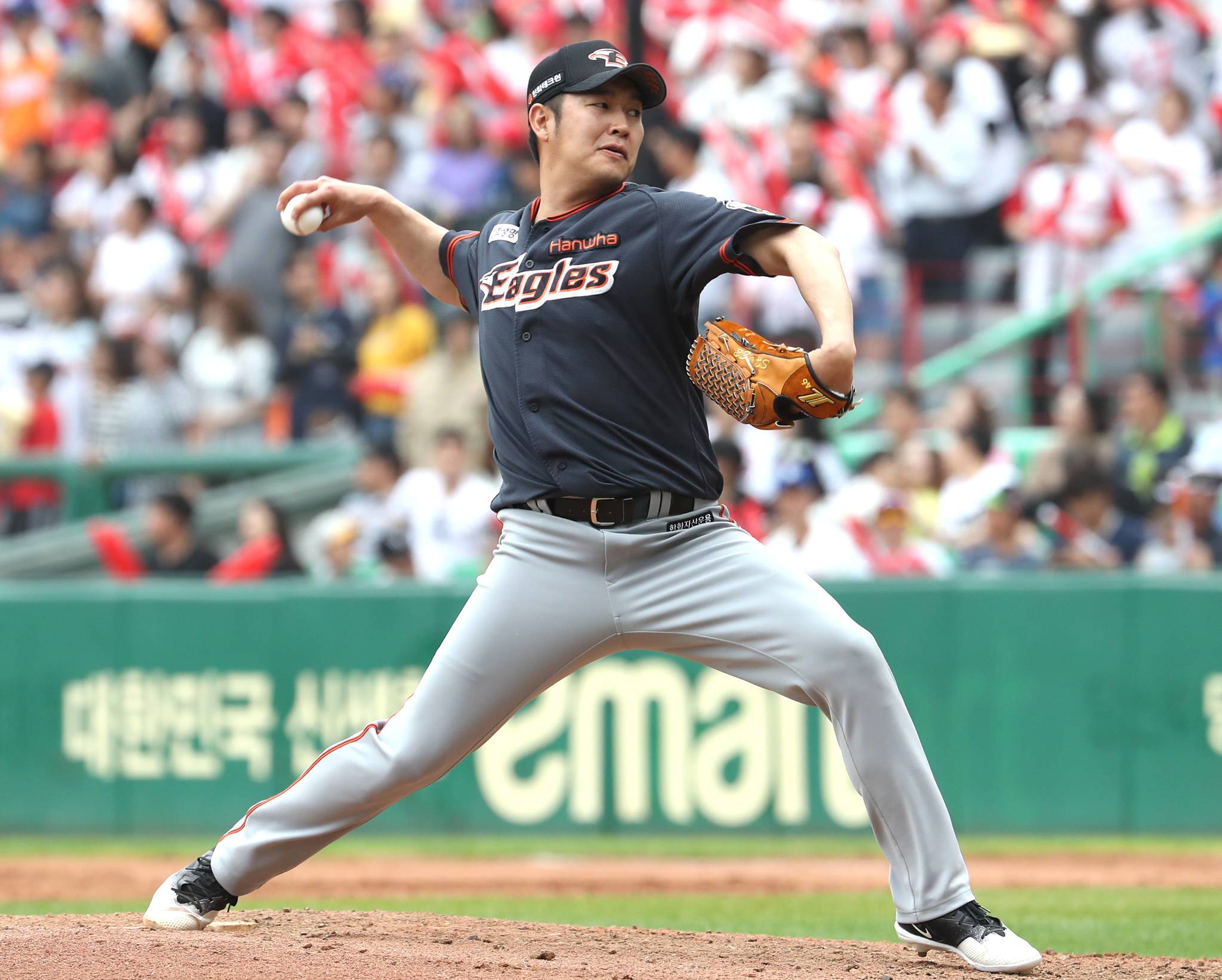 LG 트윈스로 옮기는 송은범 선수. [일간스포츠]