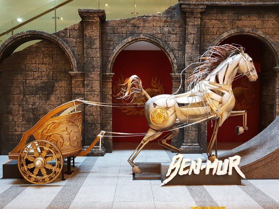 전차에 올라 사진을 찍을 수 있는 ‘벤허’ 포토존. [사진 뉴컨텐츠컴퍼니]