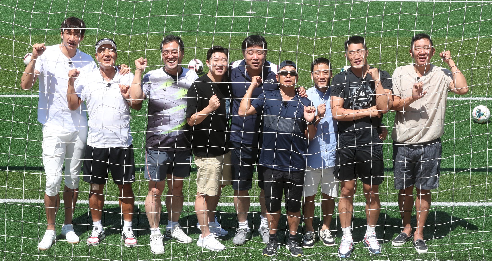 25일 파주에 스포츠 레전드들이 뭉쳤다. 왼쪽부터 배구 김요한, 테니스 이형택, 씨름 이만기, 사격 진종오, 야구 양준혁, 마라톤 이봉주, 체조 여홍철, 격투기 김동현, 농구 허재. 파주=강정현 기자