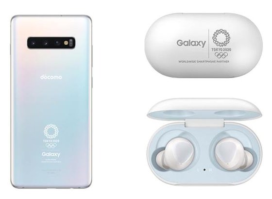 삼성전자가 일본 통신업체 NTT도코모를 통해 출시한 ‘갤럭시 S10 플러스 올림픽 에디션’. 스마트폰 뒷면 등에 도쿄 올림픽 엠블럼을 넣었다.