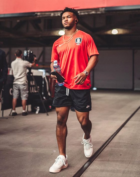 지난달 애리조나 홈경기장에서 열린 기자회견장에 머리는 한국 축구 국가대표팀 유니폼을 입고 등장했다.[사진 머리 SNS]