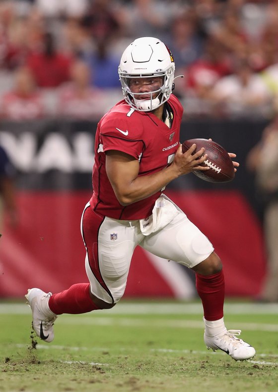 머리가 지난달 15일 열린 애리조나 홈경기장에서 열린 시범경기에서 공을 들고 질주하고 있다.[AFP=연합뉴스]