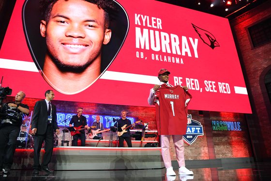 지난 4월 내쉬빌에서 열린 NFL 드래프트에서 카일러 머리는 애리조나 카디널스에 지명됐다. 미식축구 선수로는 비교적 작은 신장(178cm)이지만 머리는 뛰어난 운동능력을 지녔다.[연합뉴스]
