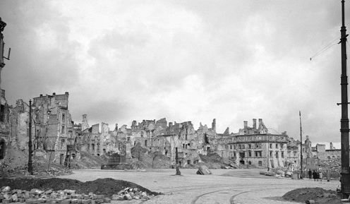 2차대전 당시 독일군의 침공으로 폐허가 된 바르샤바 시내. [AP=연합뉴스]