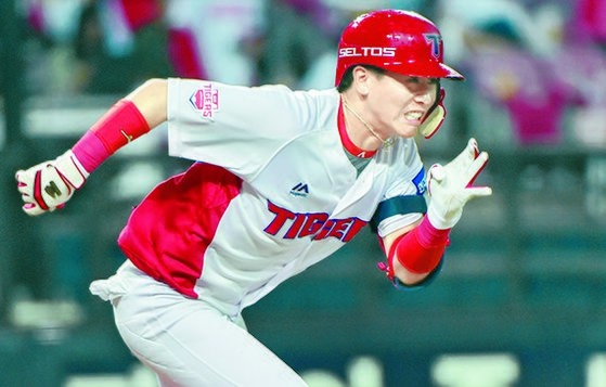 도루 37개를 기록하며 첫 타이틀 획득을 앞둔 KIA 타이거즈 내야수 박찬호. [뉴시스]