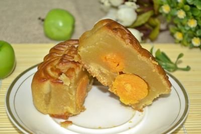 중국에서 먹는 계란이 들어간 월병. [사진 pxhere]