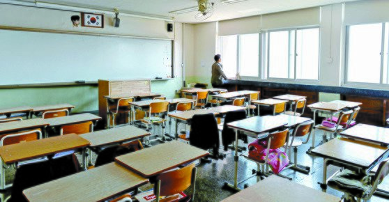 '근무지 외 연수'를 악용하는 사례가 끊이지 않는 가운데, 교육부가 현장의 혼란을 방치하고 있다는 비판이 나온다. 해당 사진은 기사와 직접적인 관련이 없음. [뉴스1]