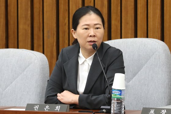 권은희 바른미래당 간사가 23일 오전 서울 여의도 국회에서 열린 사법개혁특별위원회 전체회의에서 발언을 하고 있다. [뉴스1]