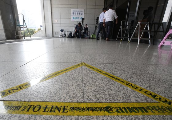 윤석열 검찰총장이 문재인 대통령이 지시한 자체 '검찰개혁' 방안의 일환으로 전국 검찰청에 검찰 조사 대상자의 '공개소환'을 전면 폐지할 것을 지난 4일 지시했다. [뉴스1]