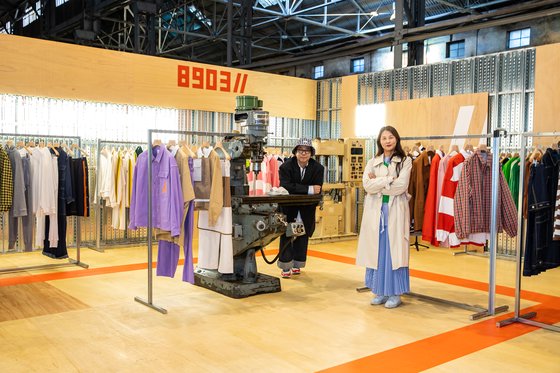 빈폴 다시쓰다 프로젝트를 주도한 정구호 고문(왼쪽)과 박남영 상무. [사진 빈폴]