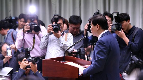 국회 법제사법위원회의 서울고검, 서울중앙지검 등에 대한 국정감사가 7일 서울 서초동 서울고등검찰청에서 열렸다. 이날 배성범 서울중앙지검장이 업무보고를 하고 있다. 김경록 기자