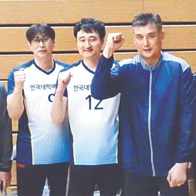 스타 출신 대학 배구 사령탑 이상렬(경기대), 이경수, 최천식(인하대 왼쪽부터) 감독. [중앙포토]