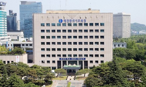 지난 6월 발생한 친구들에게 폭행과 괴롭힘을 당해 온 몸에 멍이 든 중학생 사건에 대해 원칙에 따라 처리하겠다는 대전시교육청. [중앙포토]