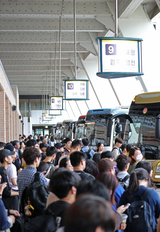 서울 서초구 고속버스터미널 승강장 [연합뉴스]