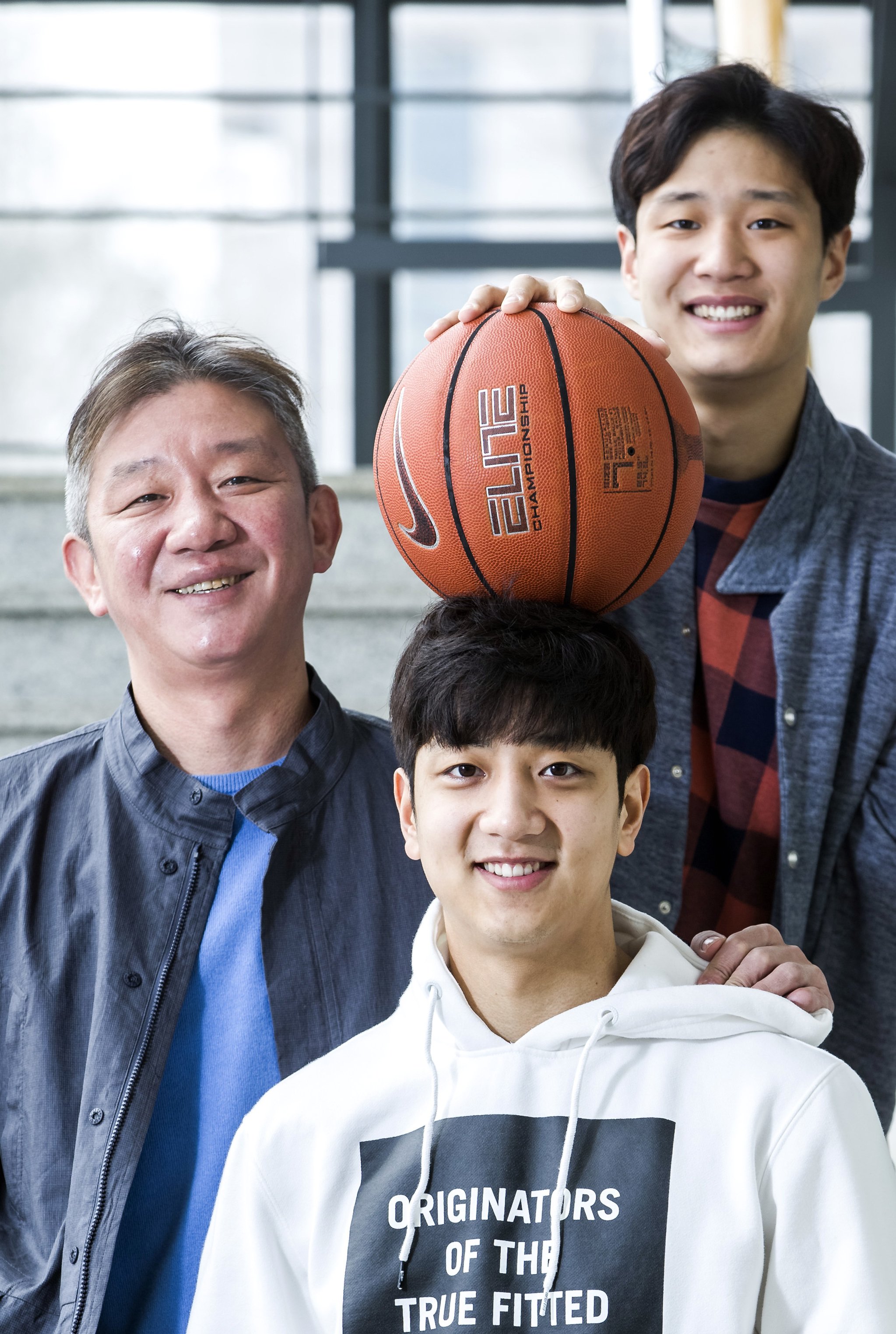 농구 대통령 허재와 그의 아들인 허웅과 허훈. [중앙포토]