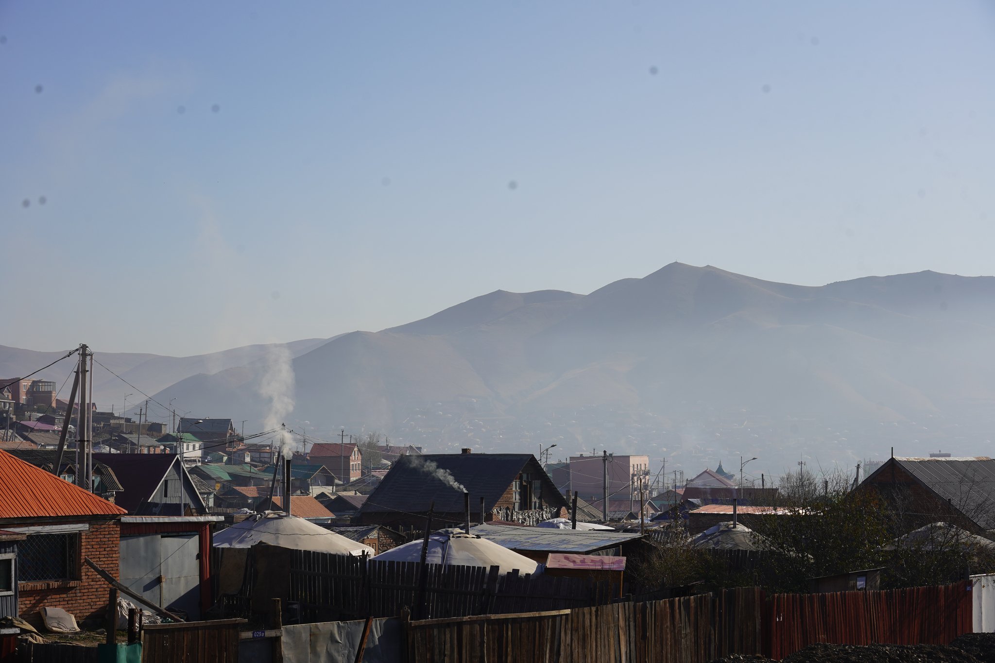 울란바토르 서북쪽 외곽에 위치한 칭길테 지역 언덕배기에 자리잡은 게르 촌. 김정연 기자