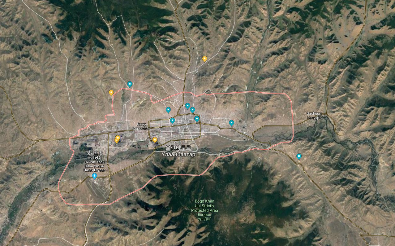 울란바토르는 사방이 산으로 둘러싸인 분지다. 파란색 표시가 된 곳에 미세먼지 측정소가 있다. [구글 위성지도 캡쳐]