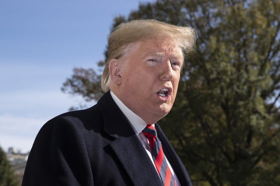 도널드 트럼프 미 대통령은 변덕스럽고 중국과의 무역전쟁을 야기했지만 중국에선 트럼프의 재선을 바란다는 말이 나오고 있다. 정치를 말하지 않고 오직 물질적 이익에만 집중해 속내를 알기 쉬운 상대라는 이유에서다. [UPI=연합뉴스]