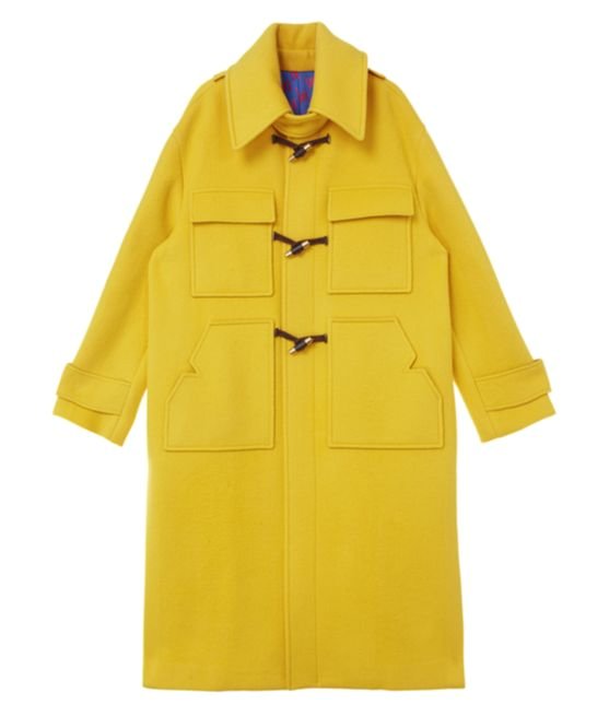 톡톡 튀는 컬러감이 특징인 오버핏 롱 코트. 독특한 모양의 포켓이 포인트다. 밑단 옆선에 트임을 줘 활동이 편하다. 럭키슈에뜨. 가격 79만8000원.