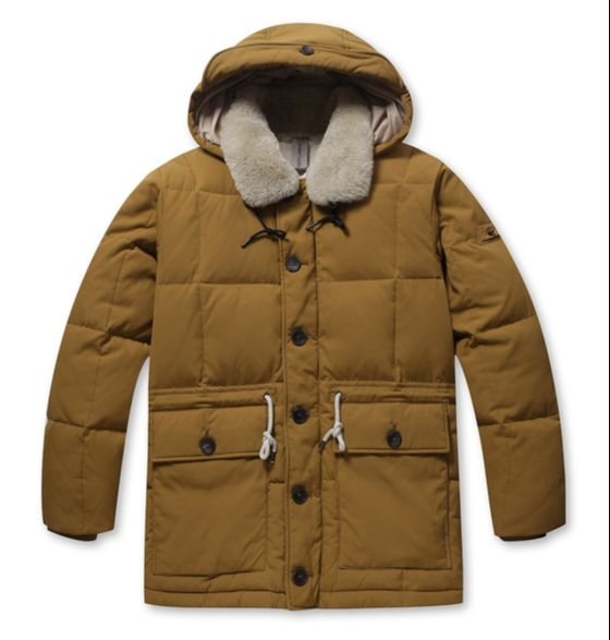 빈티지한 컬러로 캐주얼한 멋을 담은 남성 다운 코트. 2012년 첫 선을 보인 '나누크'를 재해석한 디자인이다. 겉면에는 왁스 코팅된 원단을 사용했고, 양털을 칼라에 달아 보온성과 멋을 더했다. 시리즈. 가격 89만9000원.