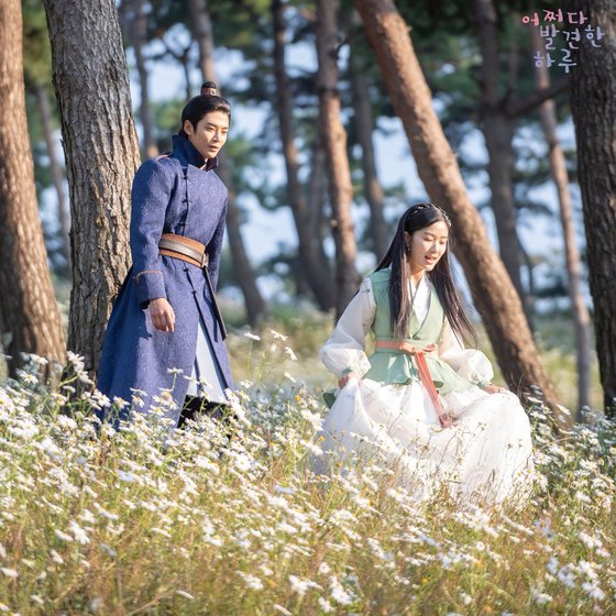 ‘어쩌다 발견한 하루’ 두 사람은 극 중 작가의 전작인 『 능소화 』에서도 인연을 맺었다.[사진 MBC]