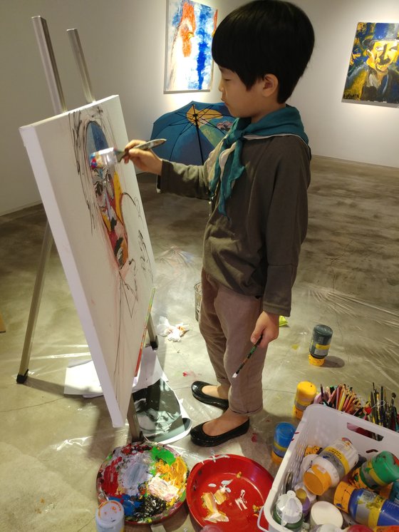 지난해 5월 진행한 엔디 워홀 드로잉쇼. [사진 김민주]