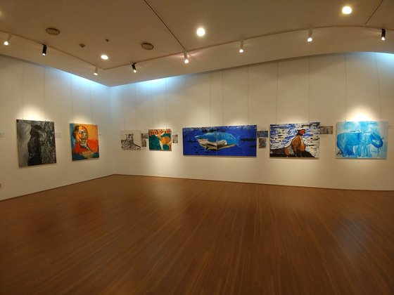 지난 2018년 부산문화회관에서 진행된 단체전 전경. [사진 김민주]