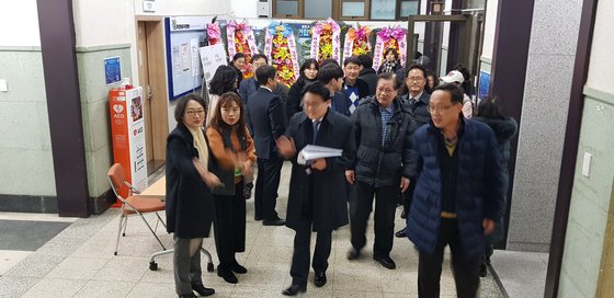 북 콘서트 장에 들어선 황운하 대전지방경찰청장 [중앙포토]