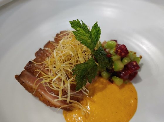 파크 하얏트 서울 '더 테이스트-발효 디너세트' : 오리가슴살 구이. 막걸리 소스를 더했다.