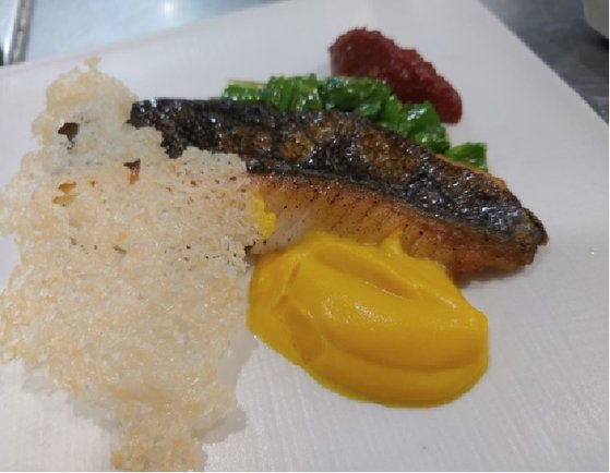 파크 하얏트 서울 '더 테이스트-발효 디너세트' : 우럭 구이. 맛을 순하게 만든 고추장 소스를 더했다.