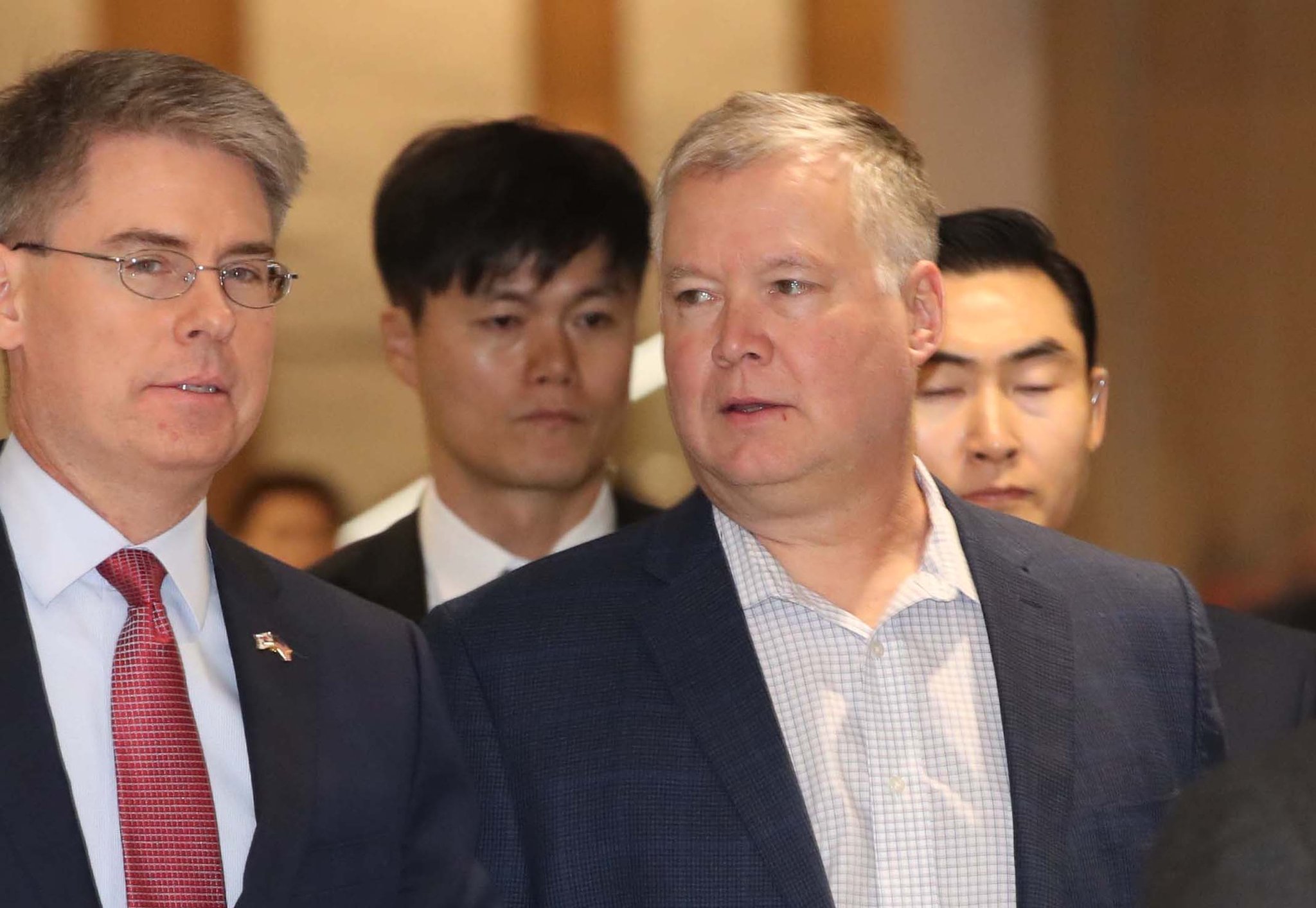 미국 정부의 대북특별대표인 스티븐 비건 국무부 부장관 지명자가 15일 인천공항을 통해 입국했다. [중앙포토]