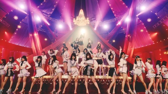 AKB48의 52번째 싱글 '티처 티처'
