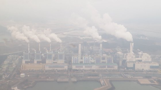 서해 미세먼지 항공기 관측. 태안화력 전경. [사진 환경부]