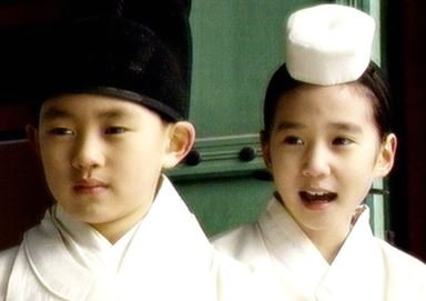 2001년 ‘명성황후’ 출연 당시 모습. 이유리 아역으로 순명효황후 민씨 역을 맡았다. [사진 KBS]