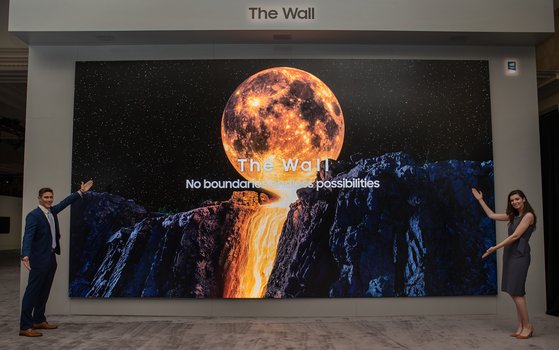 마이크로 LED 기술을 적용한 삼성전자 더 월 292형 제품의 모습. [사진 삼성전자]