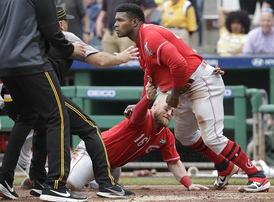 야시엘 푸이그는 야구 전반에 걸쳐 뛰어난 재능을 가졌다. 하지만 ‘문제아’로 낙인 찍혀 FA 시장에서 외면당했다. 야구라는 팀 스포츠에 맞지 않아서다. [AP=연합뉴스]