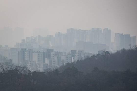 10일 서울 도심이 뿌옇다. [뉴스1]